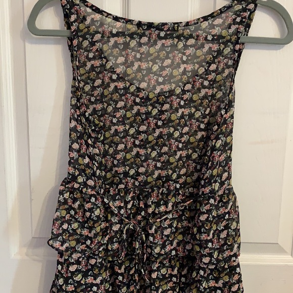 Forever 21 Floral Tank Top. - Picture 2 of 3